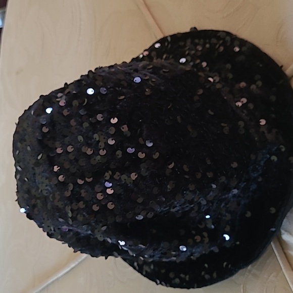 Marcus Adler sequin hat - Picture 7 of 8